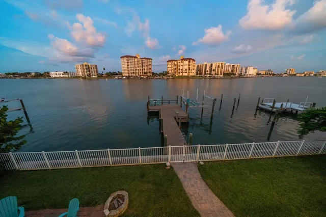 $2,150,000 | 733 Bay Esplanade, Clearwater Beach, FL 33767