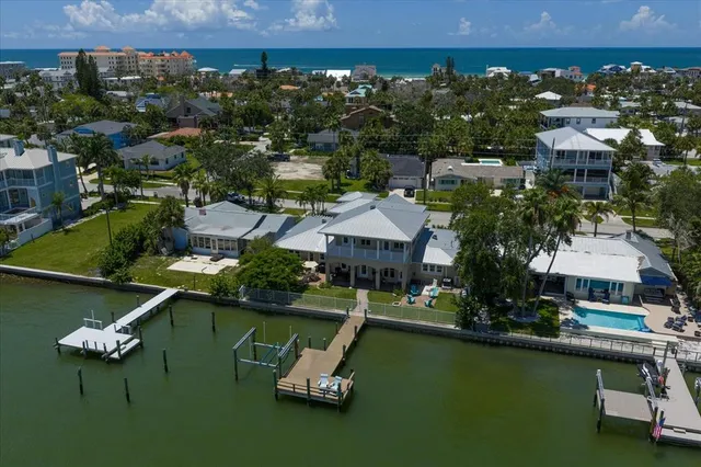 $2,150,000 | 733 Bay Esplanade, Clearwater Beach, FL 33767