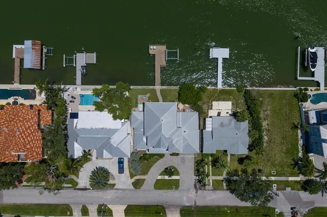 $2,150,000 | 733 Bay Esplanade, Clearwater Beach, FL 33767