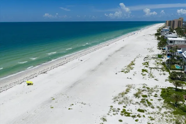 $2,150,000 | 733 Bay Esplanade, Clearwater Beach, FL 33767