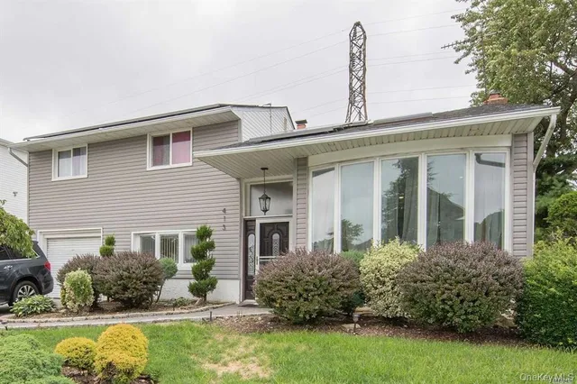 a front view of house with yard