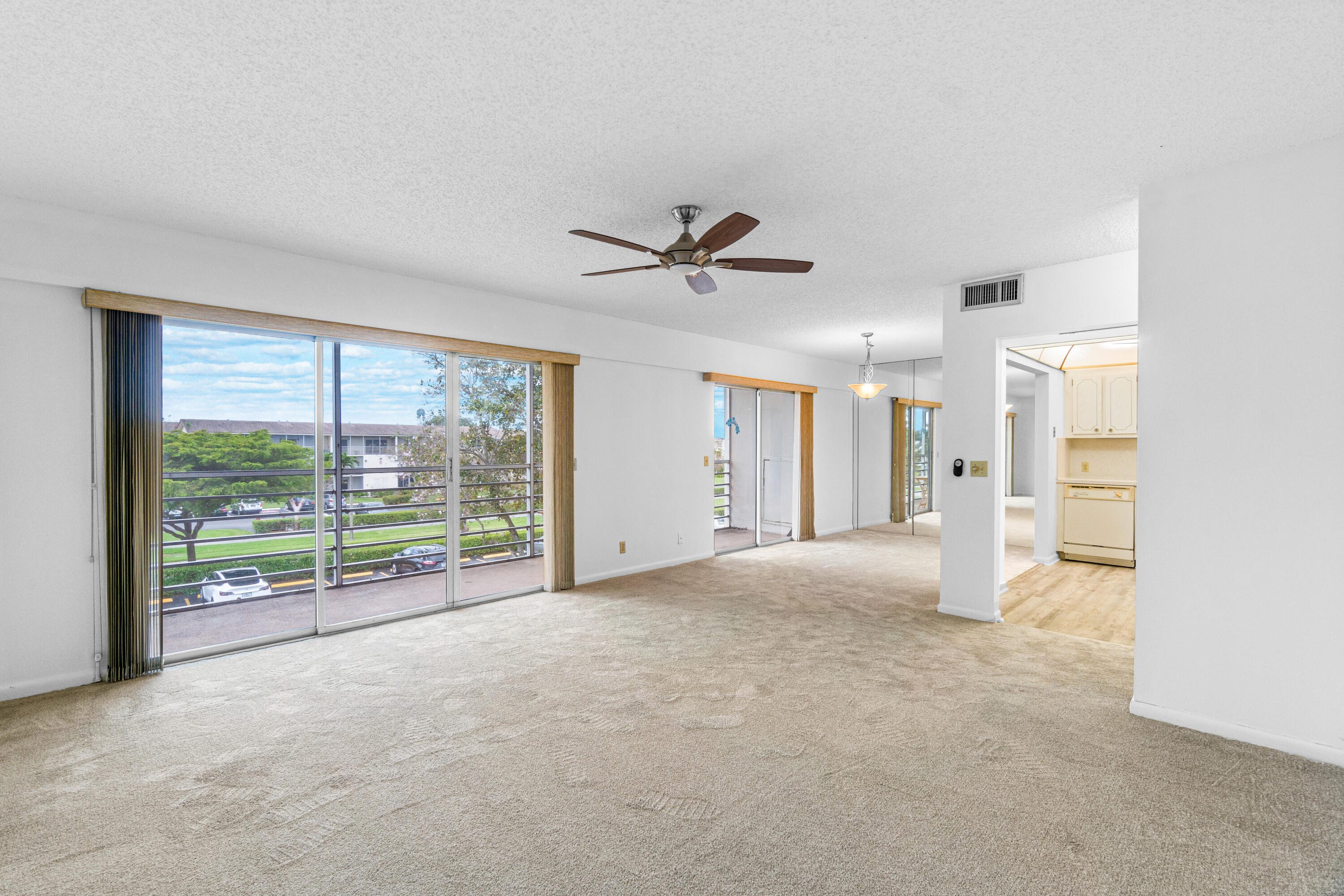 204 Preston Way, Unit E Boca Raton, FL 33434 - Photo 6 of 14 Preston Living Room
