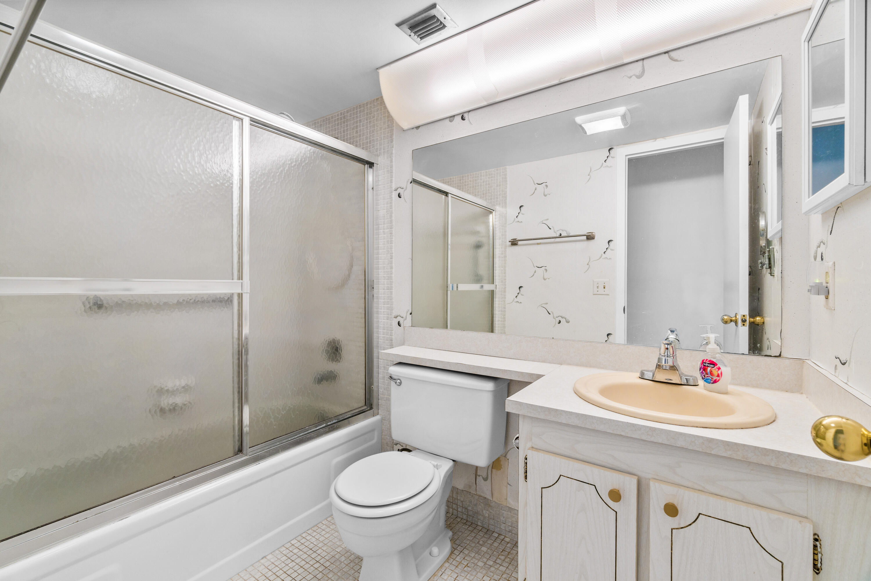 204 Preston Way, Unit E Boca Raton, FL 33434 - Photo 10 of 14 Preston Bathroom