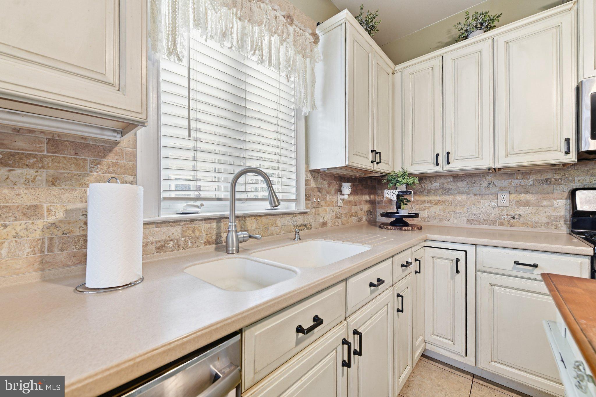 1201 Ridgeview Drive Morgantown, PA 19543 - Photo 15 of 45 Kitchen