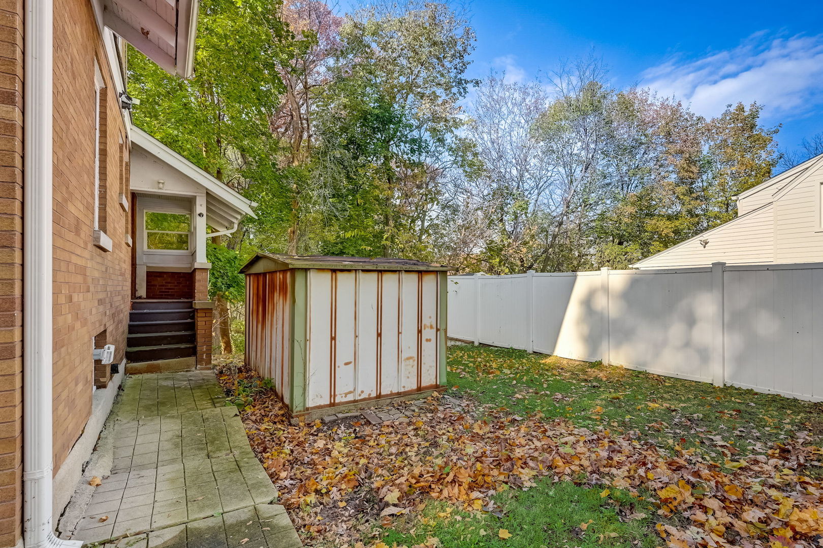 362 River Bluff Road Elgin, IL 60120 - Photo 9 of 57 a view of small house with a yard