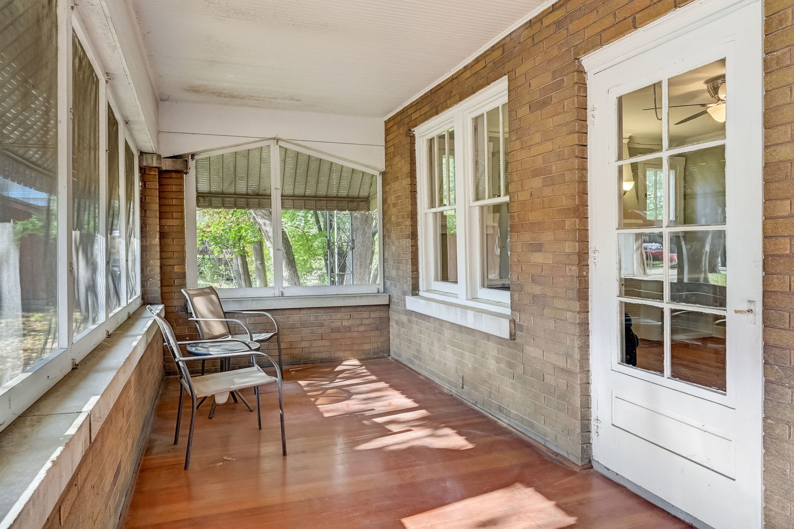 362 River Bluff Road Elgin, IL 60120 - Photo 10 of 57 a living room filled with furniture and a window