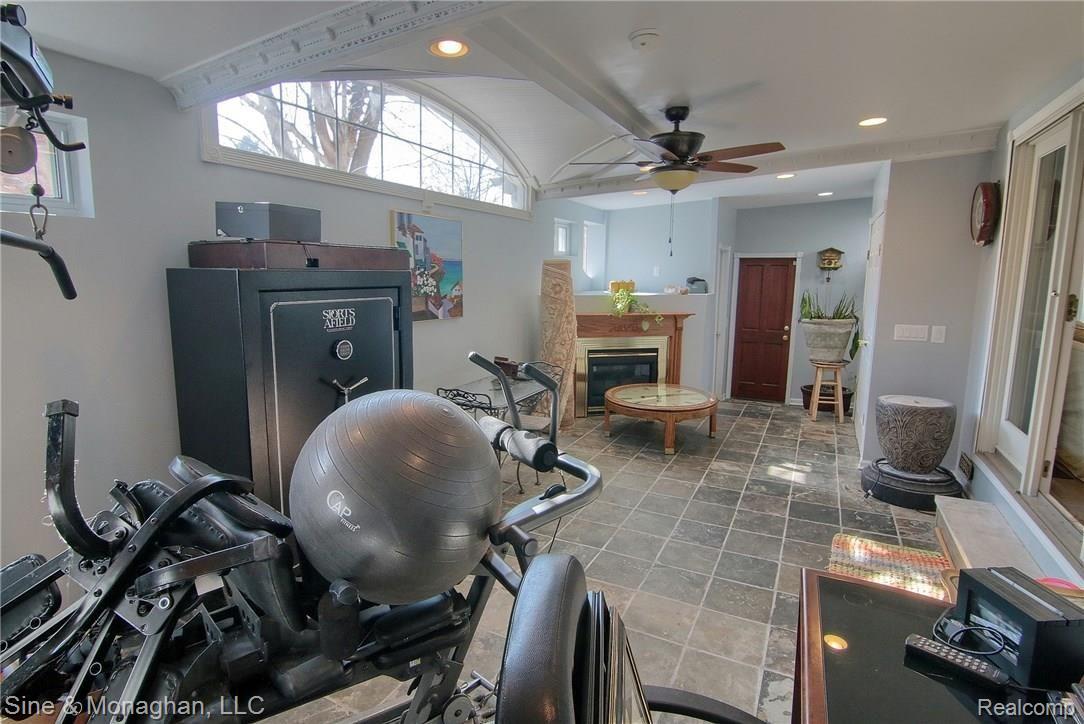 951 Roslyn Road Grosse Pointe, MI 48236 - Photo 28 of 29 Sunroom.jpg