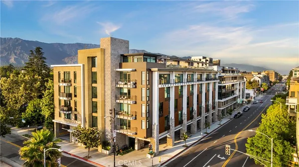 $1,074,800 | 709 East Walnut Street, Unit 227, Pasadena, CA 91101