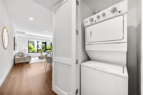 $1,074,800 | 709 East Walnut Street, Unit 227, Pasadena, CA 91101