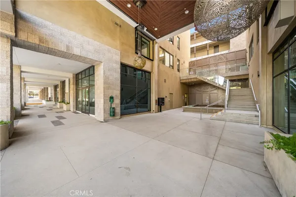 $1,074,800 | 709 East Walnut Street, Unit 227, Pasadena, CA 91101