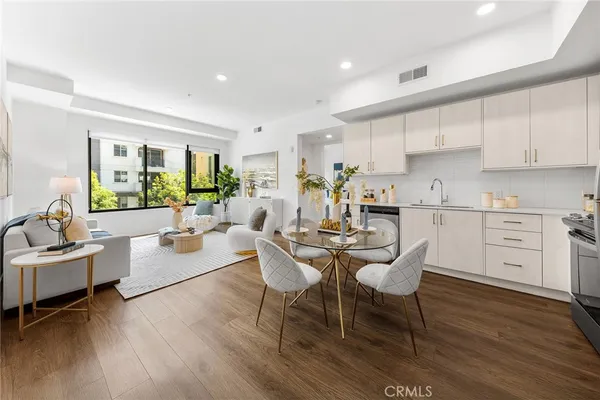 $1,074,800 | 709 East Walnut Street, Unit 227, Pasadena, CA 91101