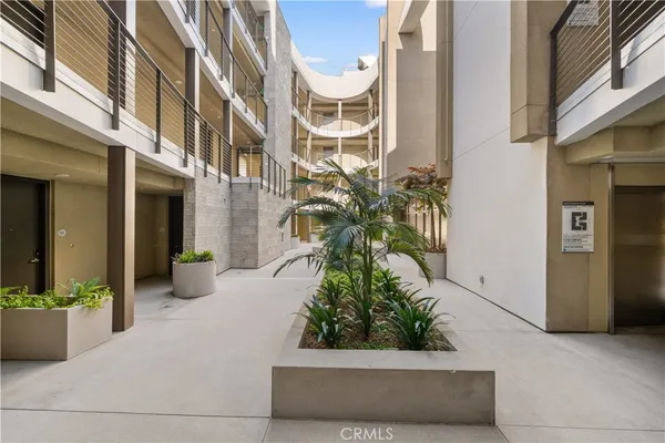 $1,074,800 | 709 East Walnut Street, Unit 227, Pasadena, CA 91101