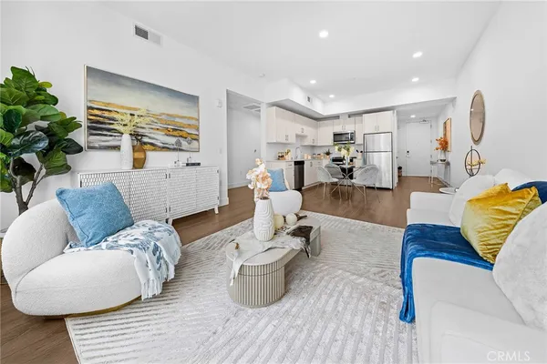 $1,074,800 | 709 East Walnut Street, Unit 227, Pasadena, CA 91101