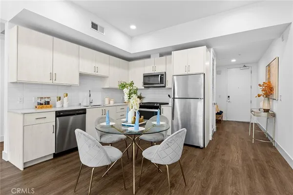 $1,074,800 | 709 East Walnut Street, Unit 227, Pasadena, CA 91101