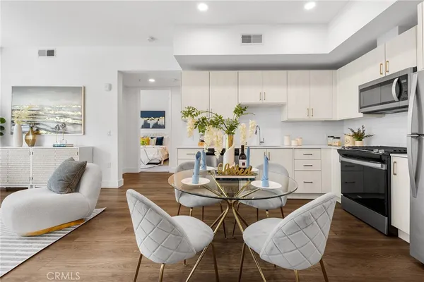 $1,074,800 | 709 East Walnut Street, Unit 227, Pasadena, CA 91101