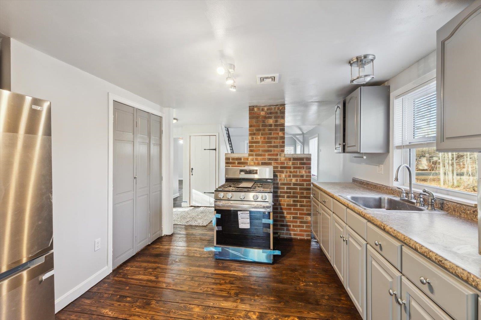 369 East Lake Road Fitzwilliam, NH 03447 - Photo 7 of 28