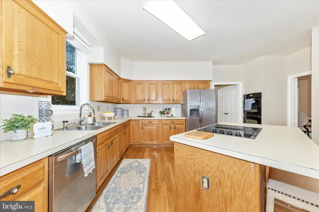 $1,500,000 | 10120 Snowhill Lane, Potomac, MD 20854