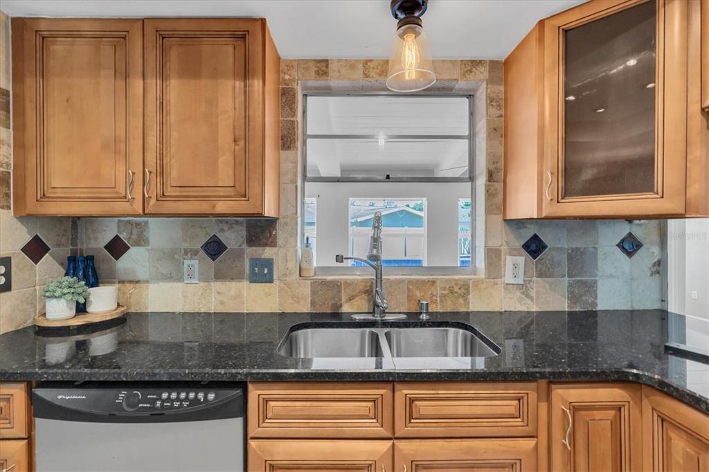 12101 74th Street Largo, FL 33773 - Photo 11 of 36