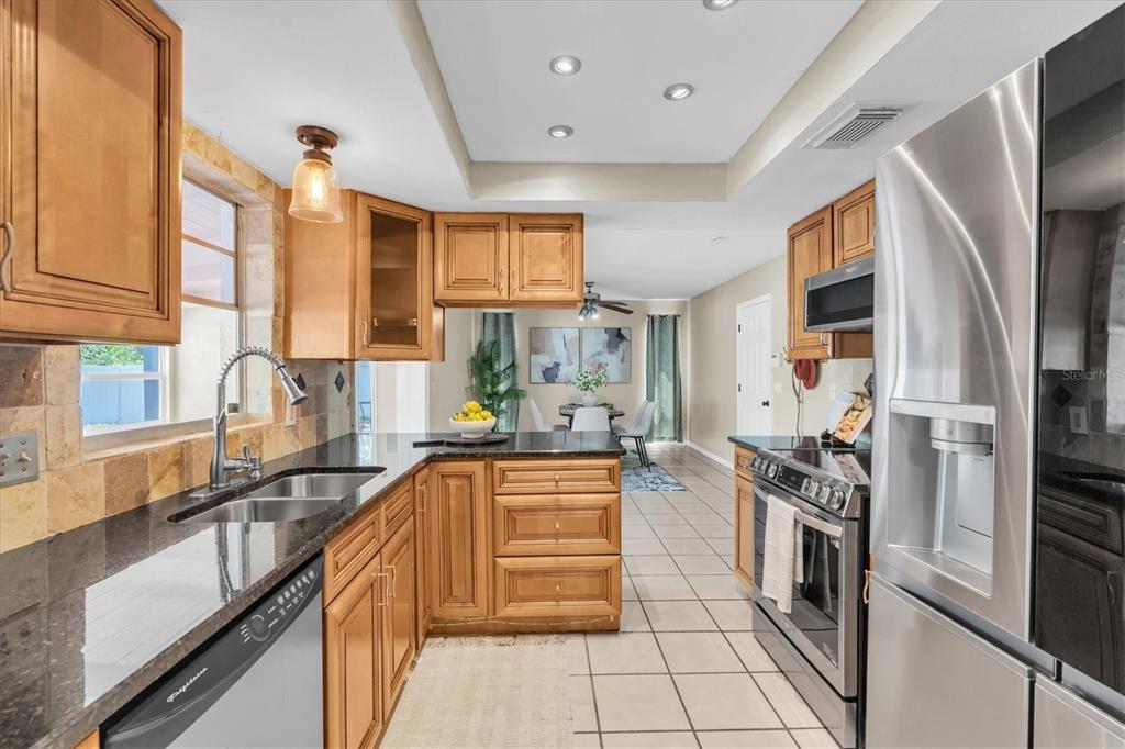 12101 74th Street Largo, FL 33773 - Photo 12 of 36