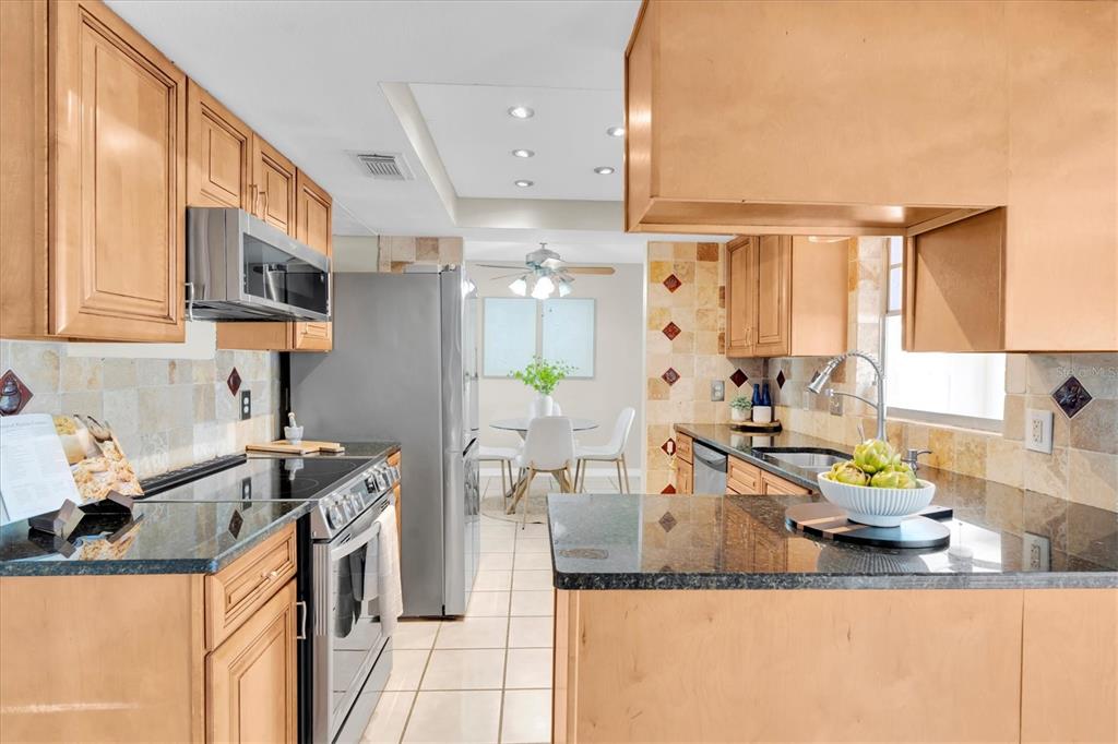 12101 74th Street Largo, FL 33773 - Photo 9 of 36