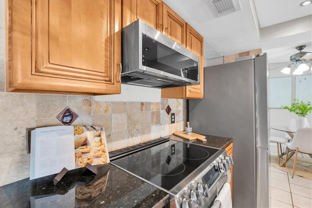 12101 74th Street Largo, FL 33773 - Photo 10 of 36