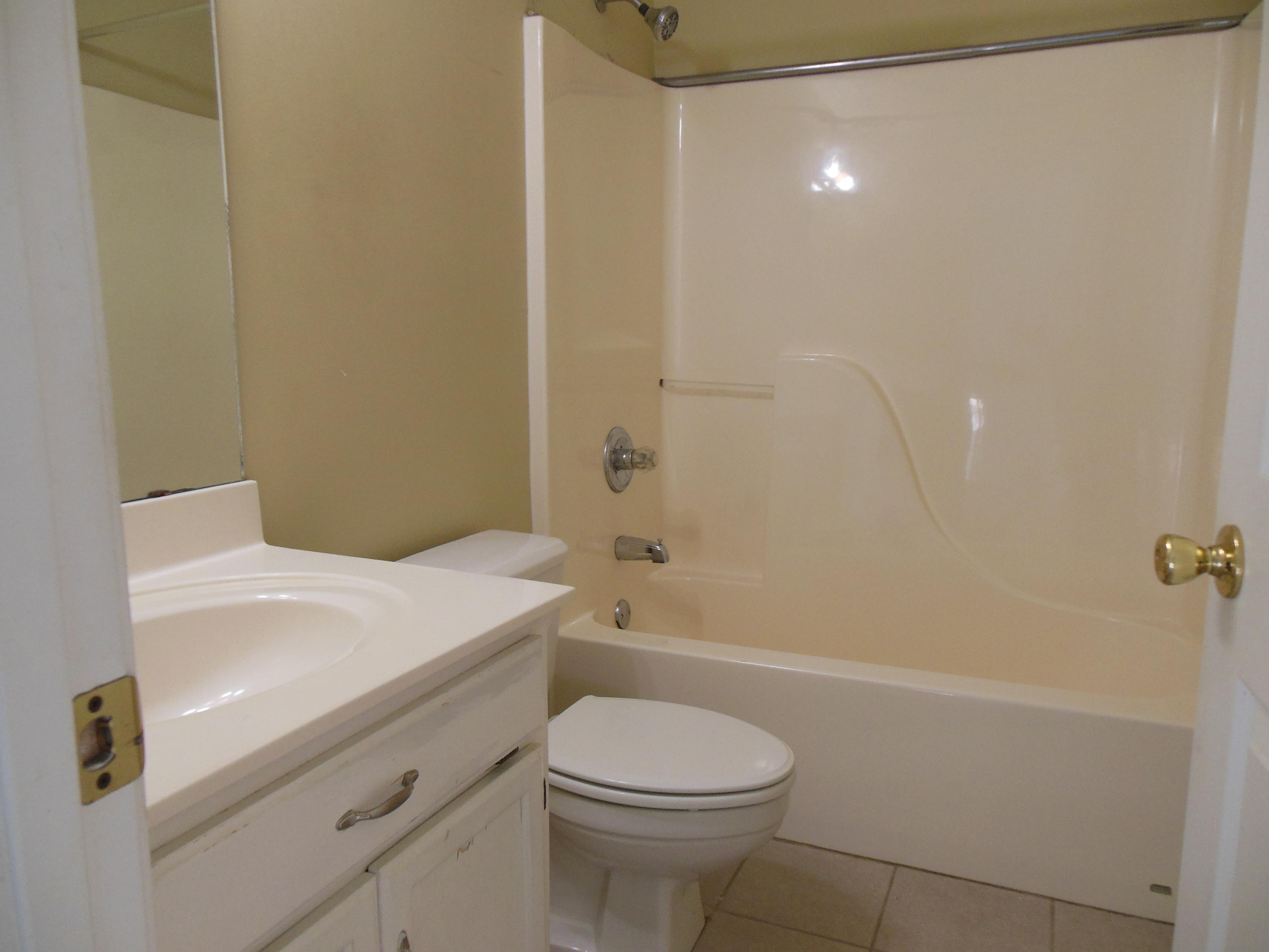 8628 Georgetown Lane Chattanooga, TN 37421 - Photo 24 of 30 secondbath1