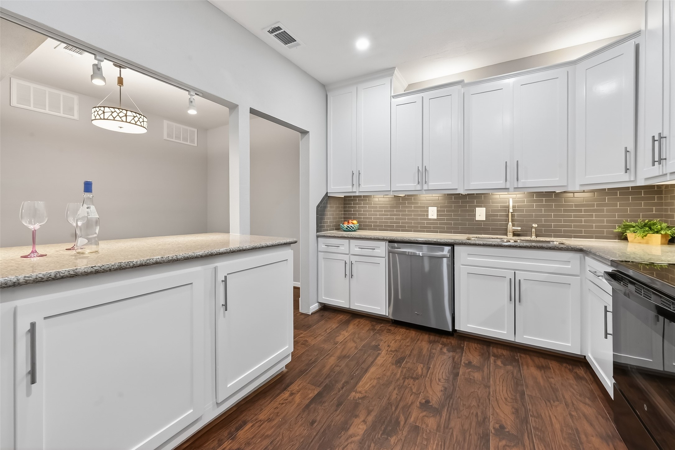 2100 Tanglewilde Street, Unit 740 Houston, TX 77063 - Photo 11 of 40 Plenty of cabinet space