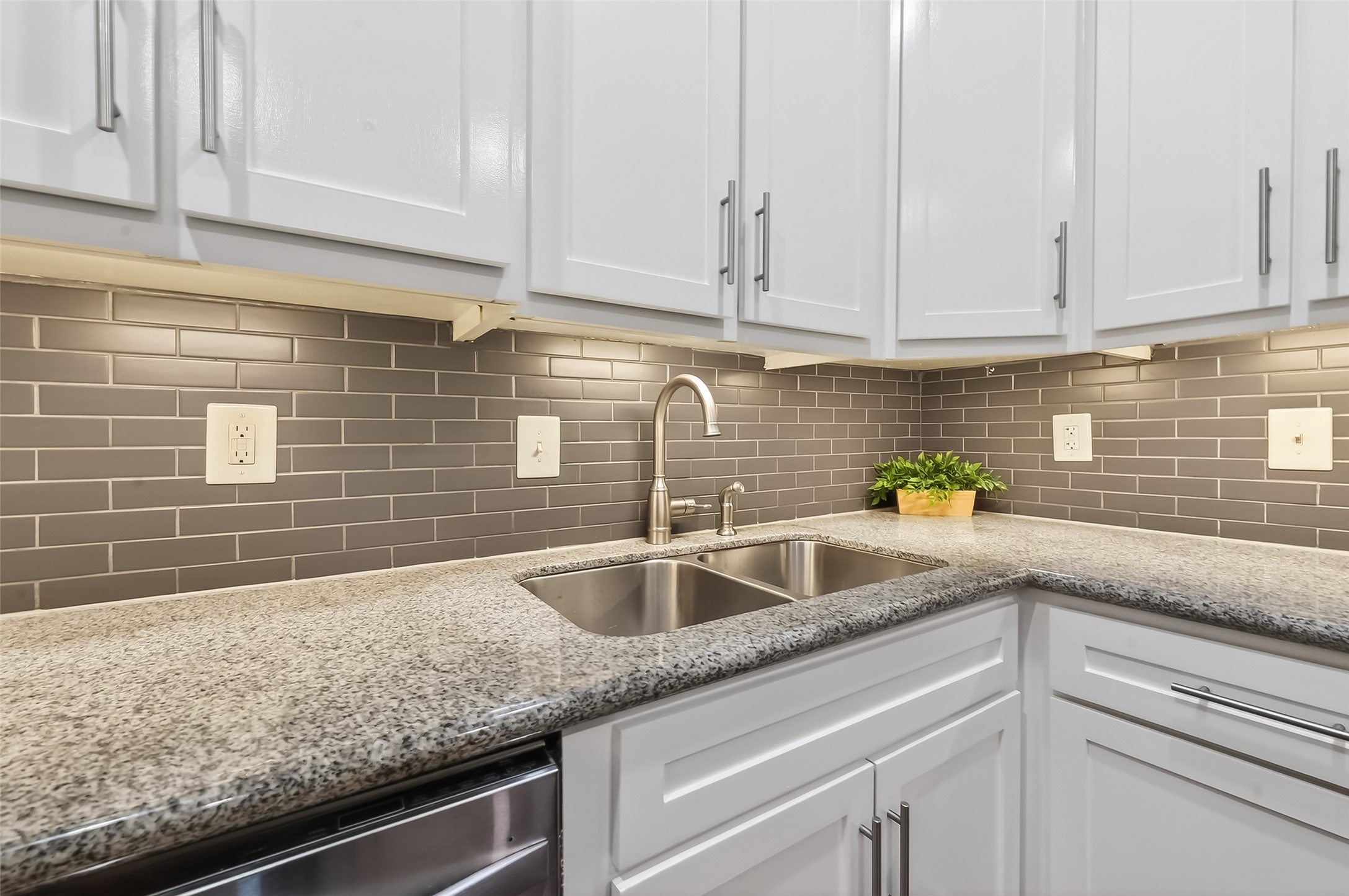 2100 Tanglewilde Street, Unit 740 Houston, TX 77063 - Photo 13 of 40 Neutral backsplash and under mount sinks