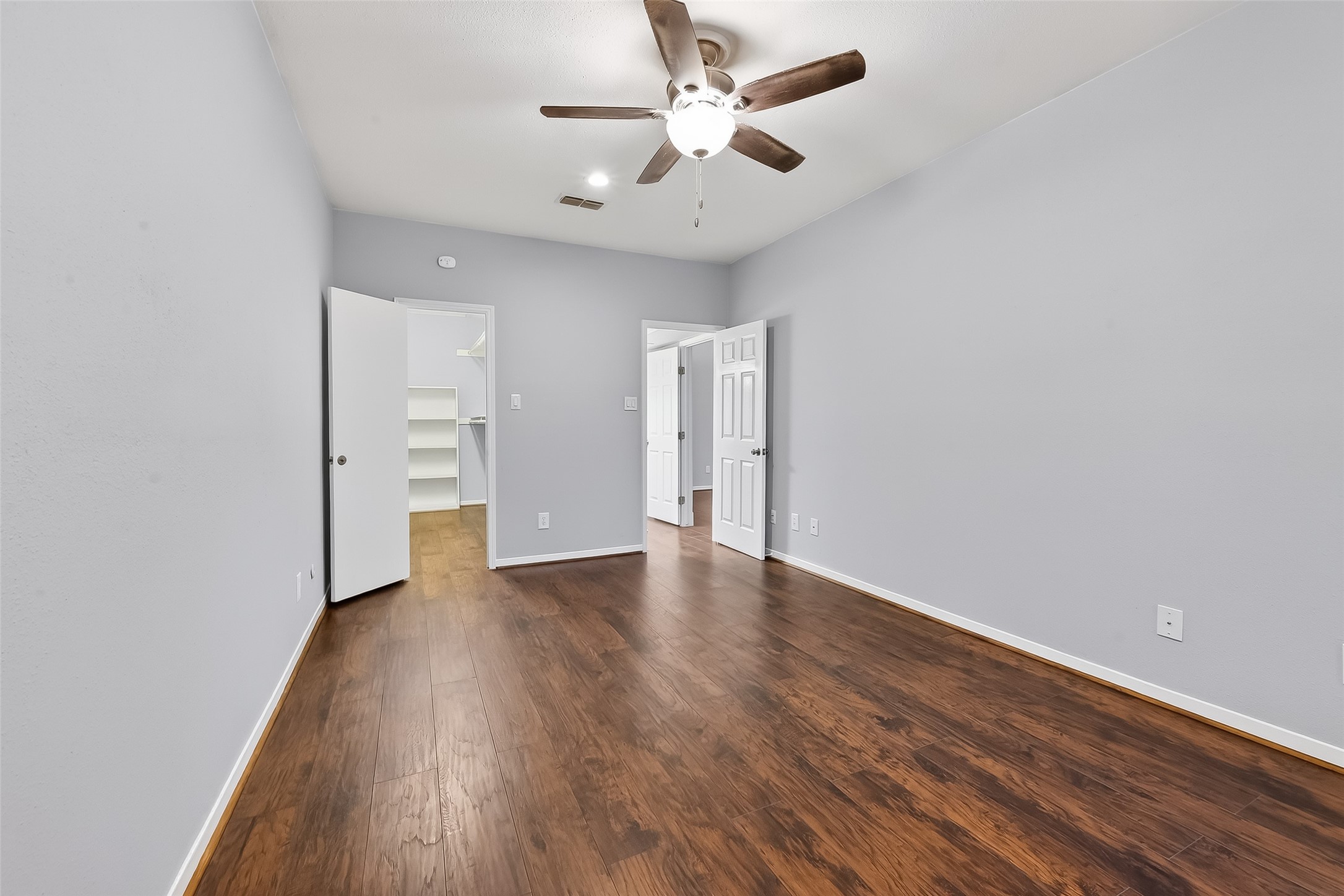 2100 Tanglewilde Street, Unit 740 Houston, TX 77063 - Photo 20 of 40 View into closet and bath
