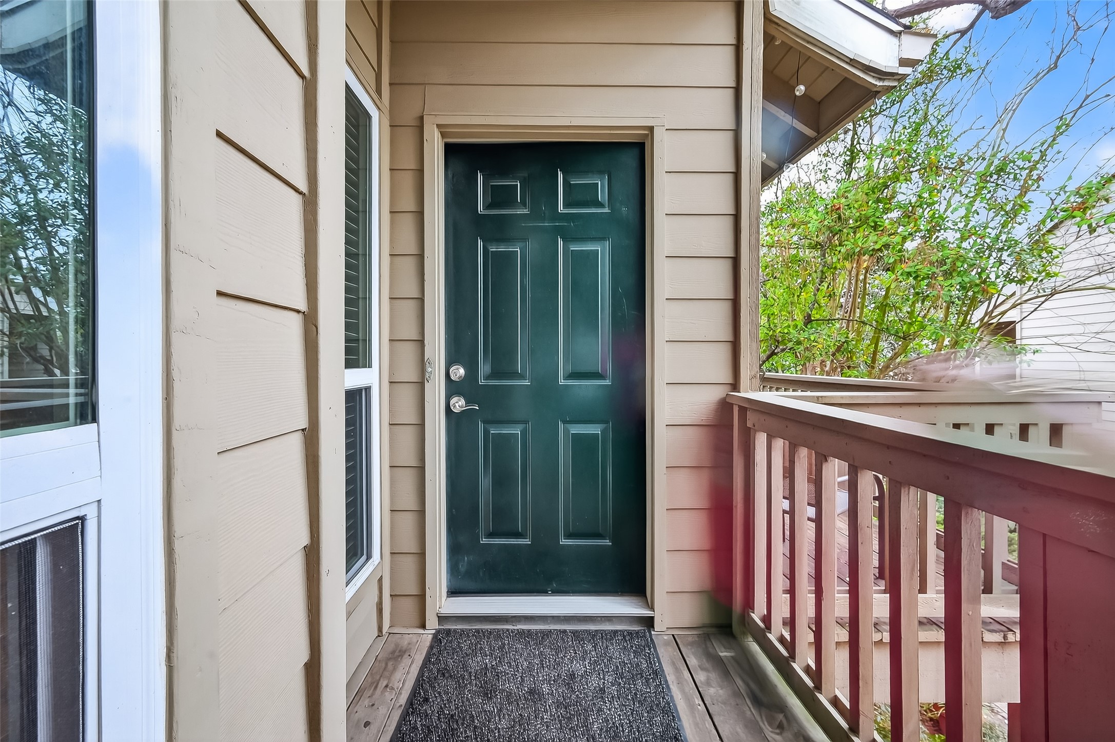 2100 Tanglewilde Street, Unit 740 Houston, TX 77063 - Photo 5 of 40 Front entry and balcony