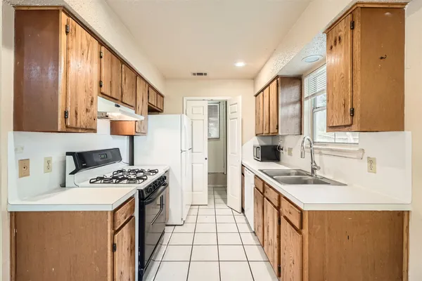 $1,900 | 1611 Cinnamon Path, Unit A, Austin, TX 78704