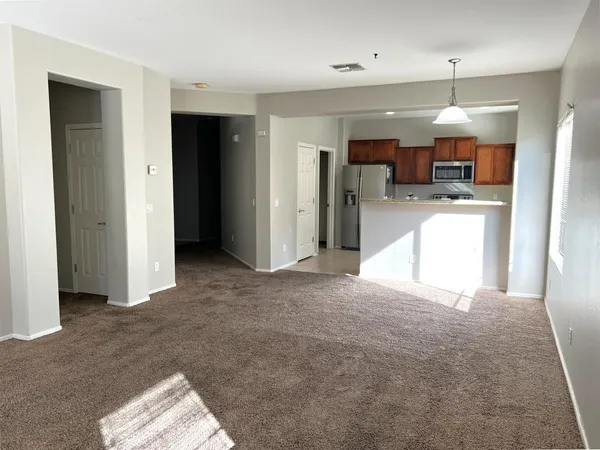 $1,695 | 7347 West Millerton Way, Florence, AZ 85132