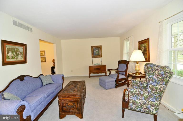 9414 Mellenbrook Road Columbia, MD 21045 - Photo 14 of 19 Living Room