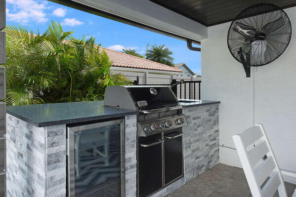 839 Enfield Street Boca Raton, FL 33487 - Photo 4 of 36 a kitchen with a stove and a microwave