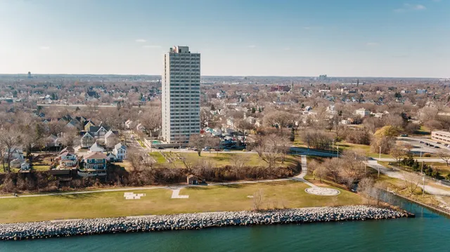 $289,900 | 2525 South Shore Drive, Unit 2A, Milwaukee, WI 53207