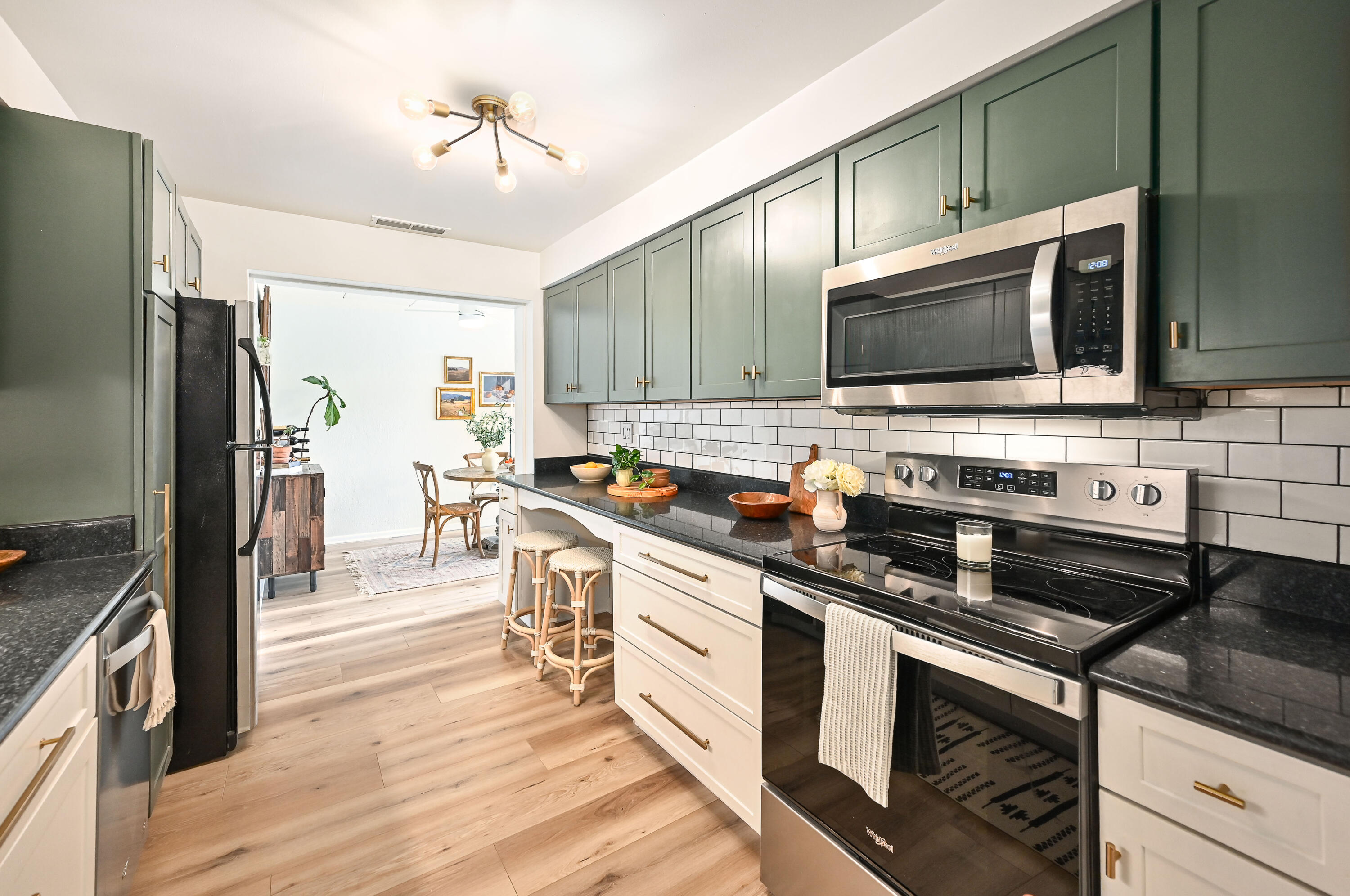 2525 South Shore Drive, Unit 2A Milwaukee, WI 53207 - Photo 11 of 40 11 DZ25252A-12