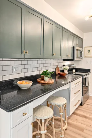 $289,900 | 2525 South Shore Drive, Unit 2A, Milwaukee, WI 53207