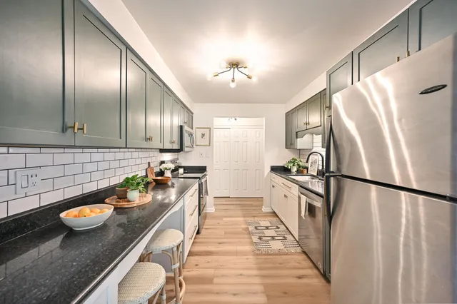 $289,900 | 2525 South Shore Drive, Unit 2A, Milwaukee, WI 53207