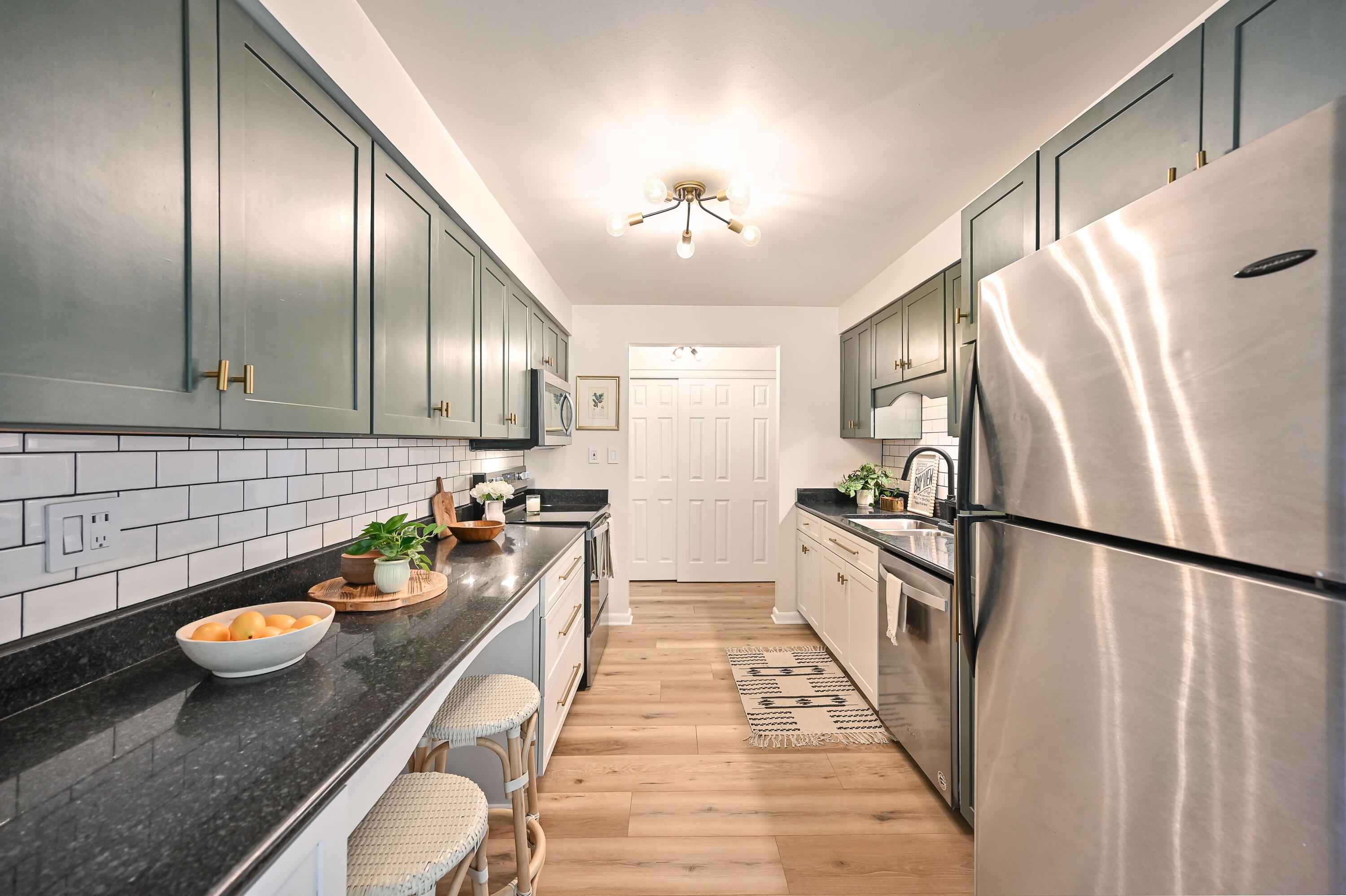 2525 South Shore Drive, Unit 2A Milwaukee, WI 53207 - Photo 13 of 40 13 DZ25252A-10