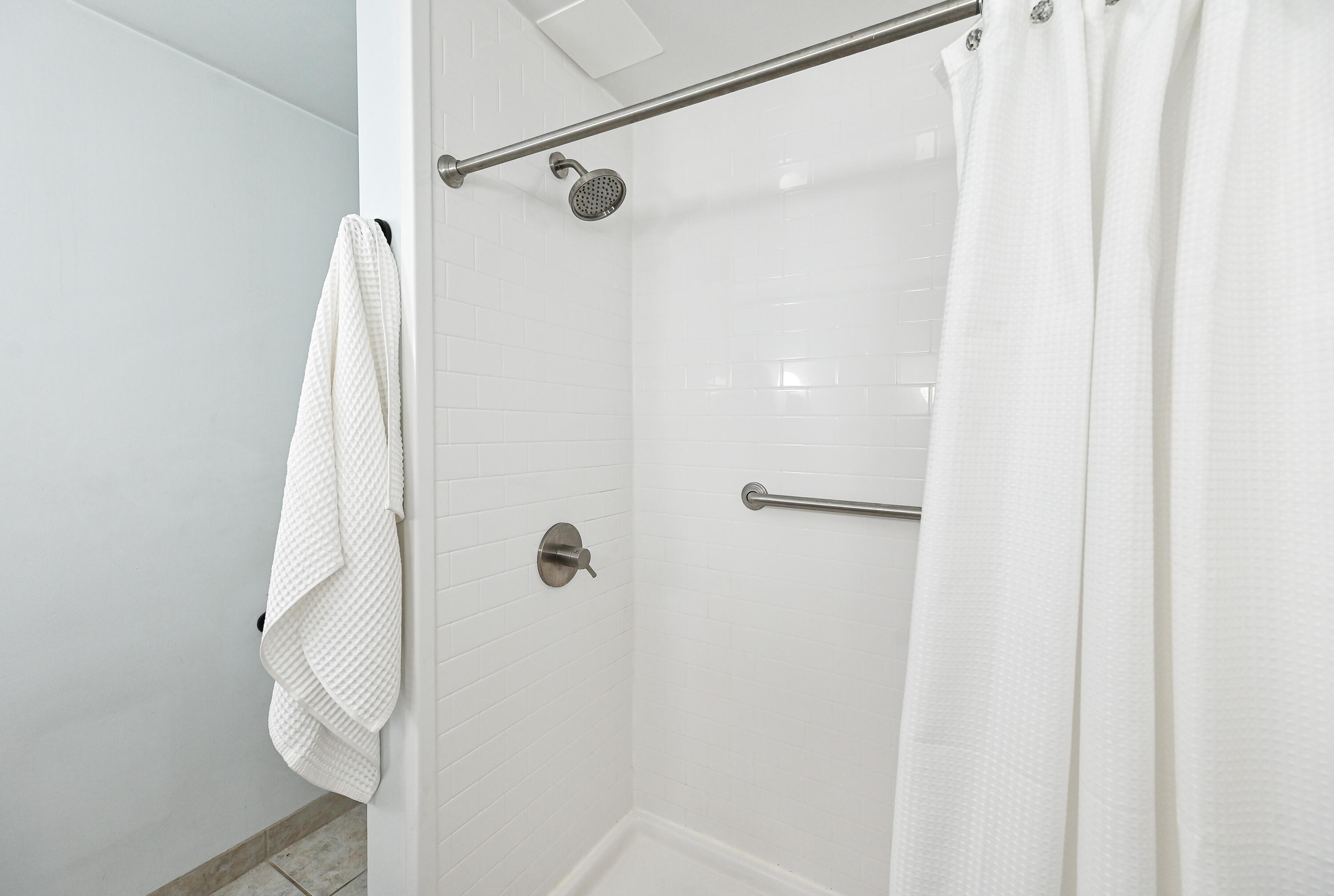 2525 South Shore Drive, Unit 2A Milwaukee, WI 53207 - Photo 23 of 40 23 DZ25252A-24