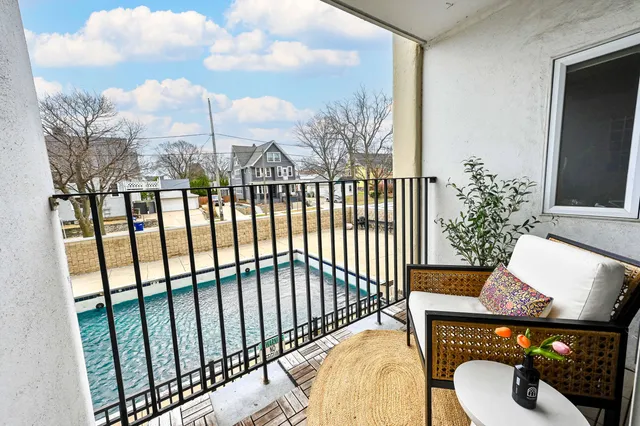 $289,900 | 2525 South Shore Drive, Unit 2A, Milwaukee, WI 53207