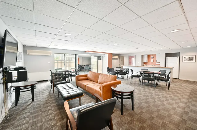 $289,900 | 2525 South Shore Drive, Unit 2A, Milwaukee, WI 53207