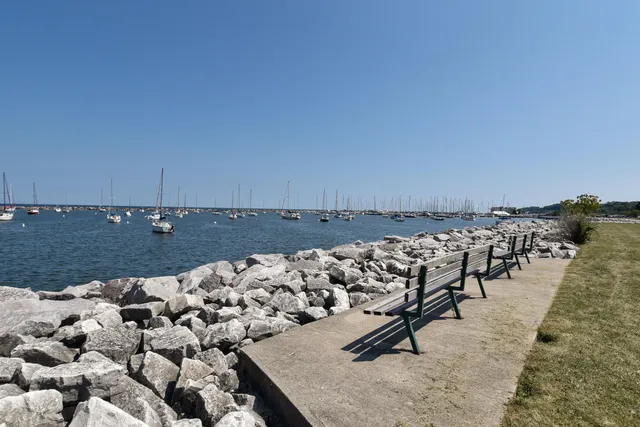 $289,900 | 2525 South Shore Drive, Unit 2A, Milwaukee, WI 53207