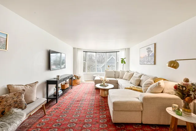 $289,900 | 2525 South Shore Drive, Unit 2A, Milwaukee, WI 53207