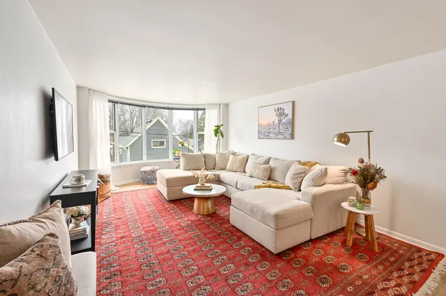 $289,900 | 2525 South Shore Drive, Unit 2A, Milwaukee, WI 53207