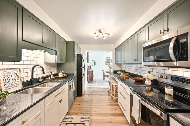 $289,900 | 2525 South Shore Drive, Unit 2A, Milwaukee, WI 53207