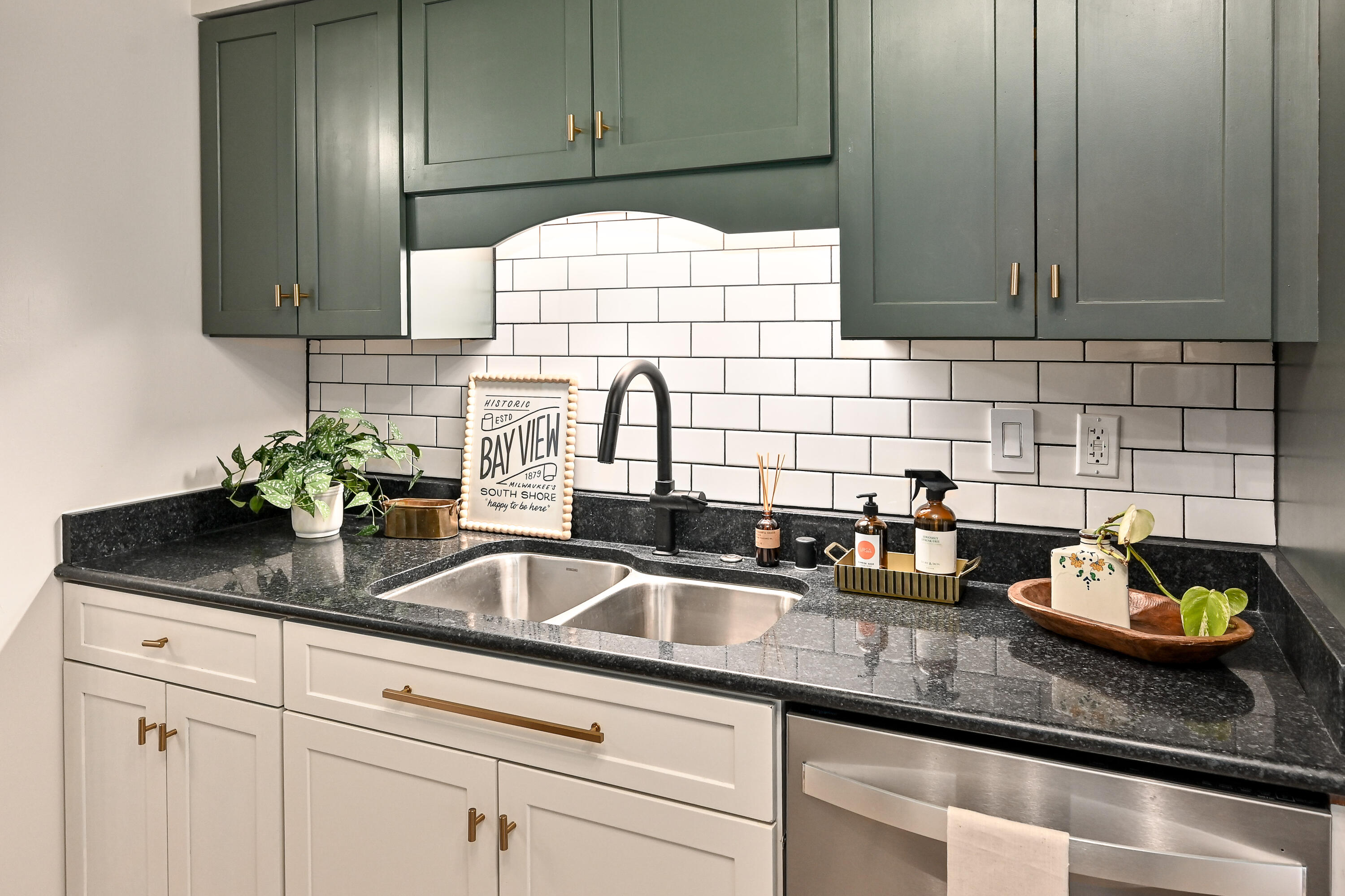 2525 South Shore Drive, Unit 2A Milwaukee, WI 53207 - Photo 10 of 40 10 DZ25252A-13