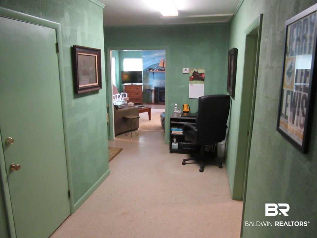 10289 Pleasure Point Road Gulf Shores, AL 36542 - Photo 14 of 46 Hallway