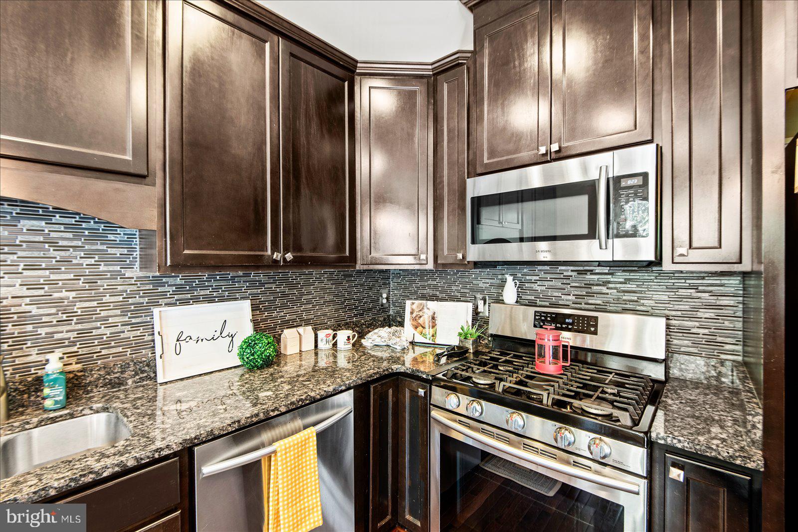 258 Short Branch Road Stafford, VA 22556 - Photo 7 of 41 Gorgeous Kitchen with Granite & SS appliances