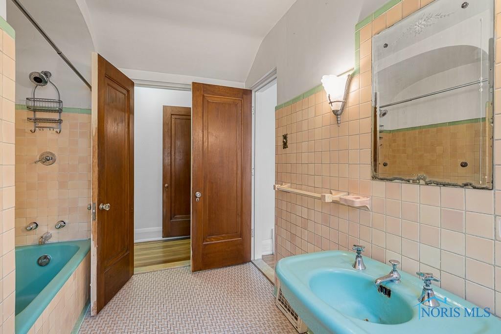 3446 Chestnut Hill Road Toledo, OH 43606 - Photo 37 of 47 Photo 37